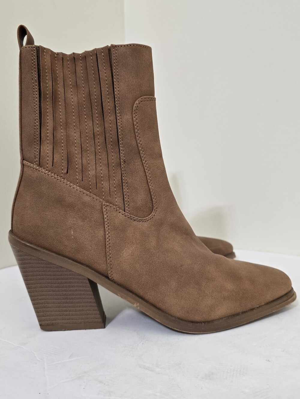 H by HALSTON size 9 Western Boho Ankle Boots 3.5" Block Heel Pull On Brown